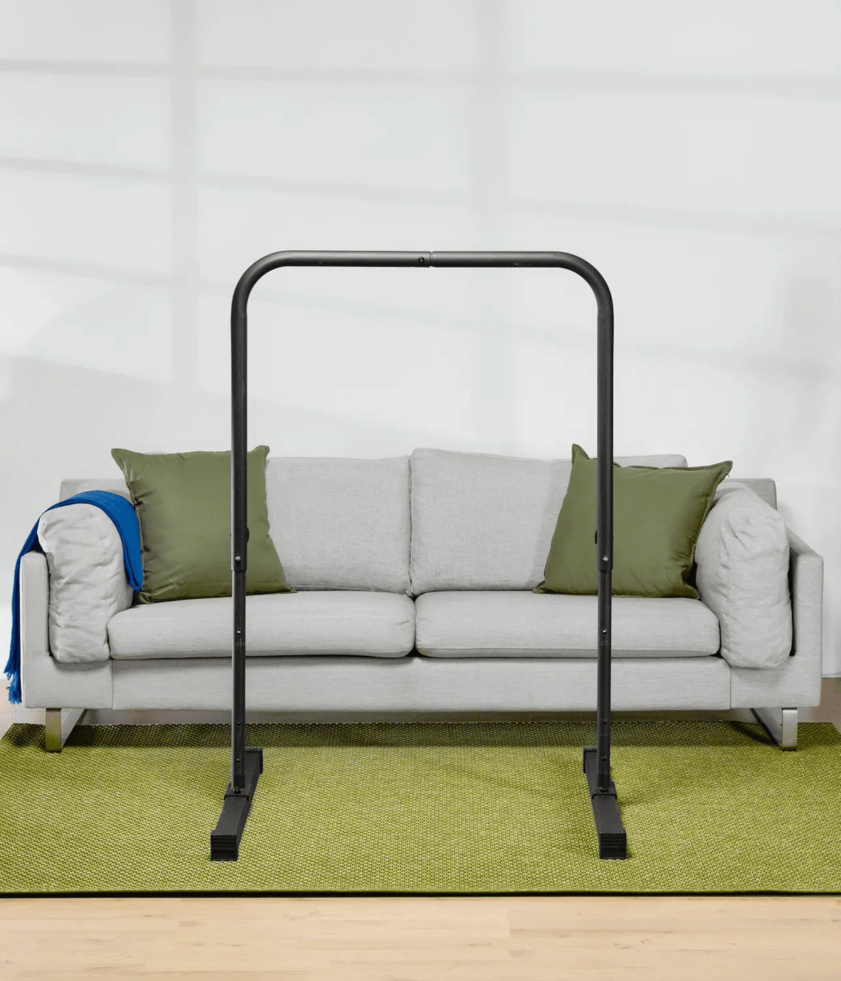 Portable calisthenics bar with 90° rotating feet for storage