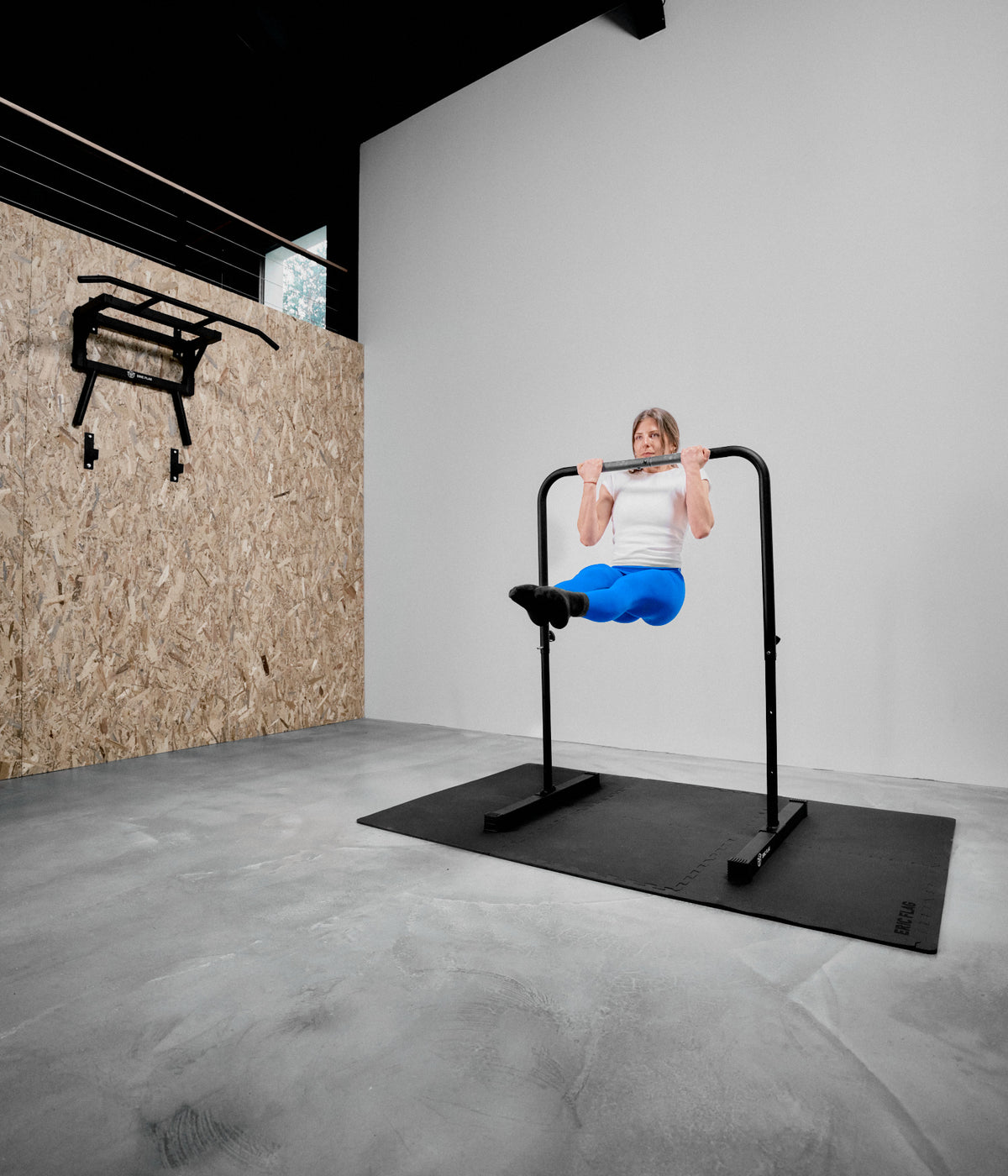 trazione l-sit sulla barra levitate